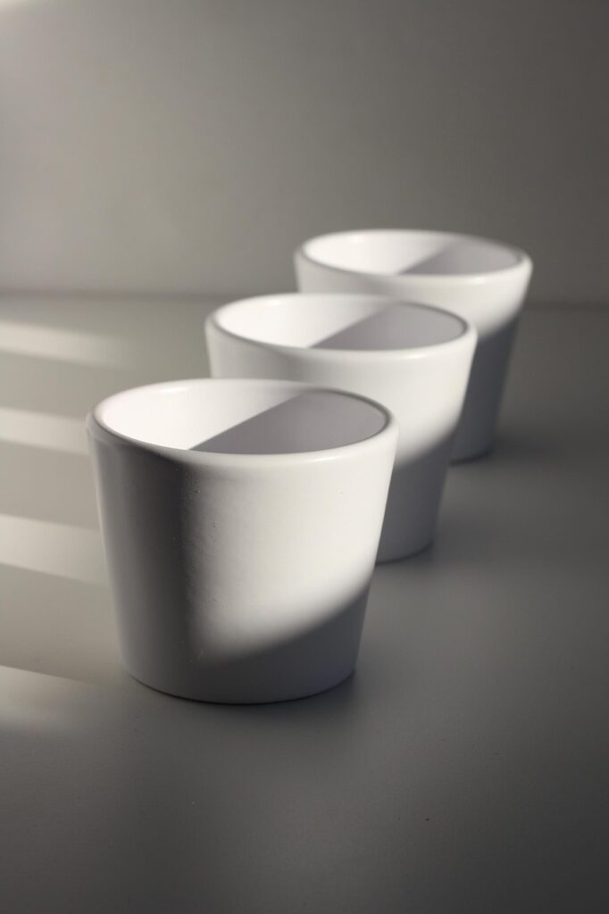 g8e59f71a0378b9dc03a8c27d6d523c06d4484967f69a44f62c168c43913f77b1bdc00bcd3cdabaf185954dfbf2469a76dc5730fc5fb99fdfbd45840d15a87aff 1280 7118124 pots, flower pots, ceramic pots